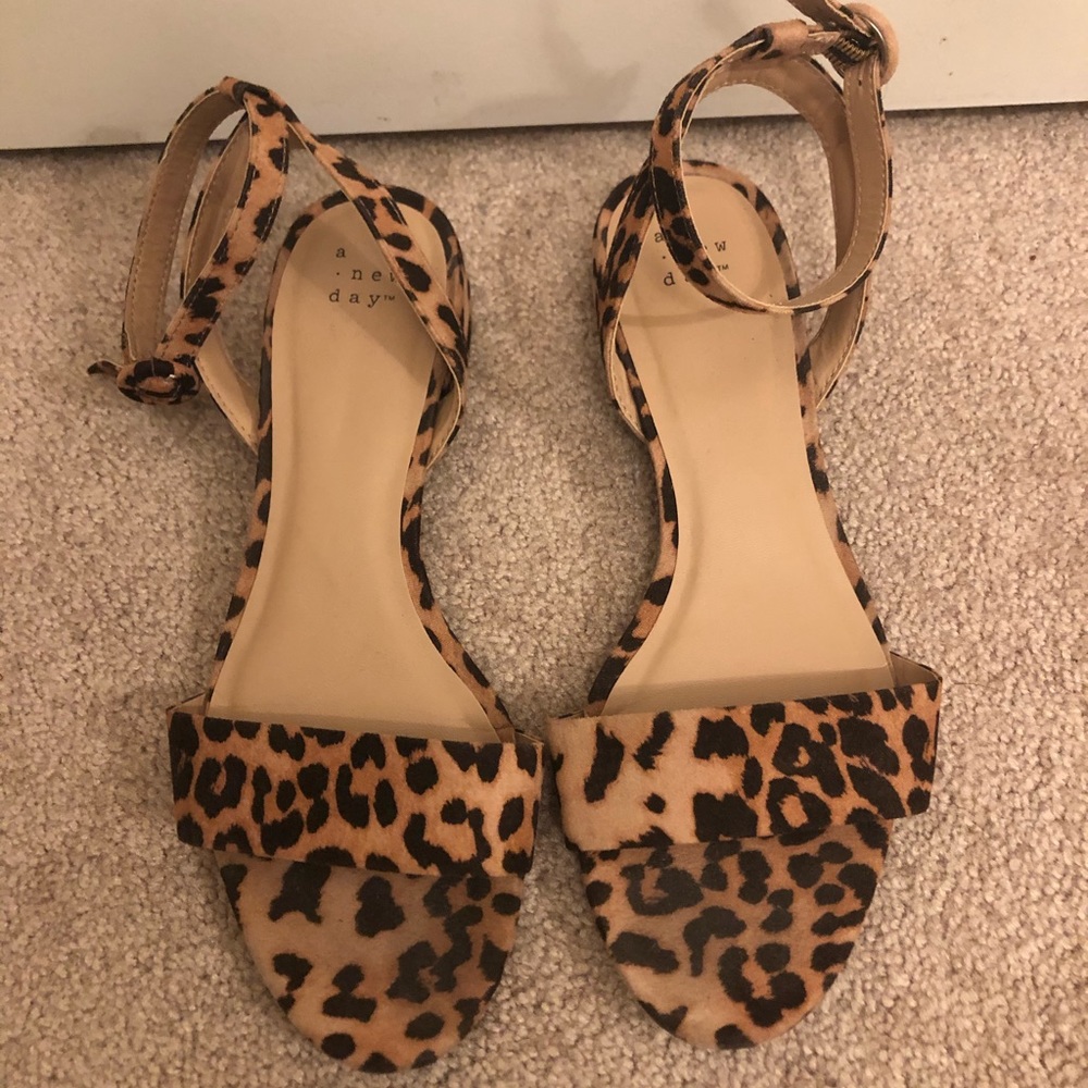 Cheetah Print Sandals (Size 7)